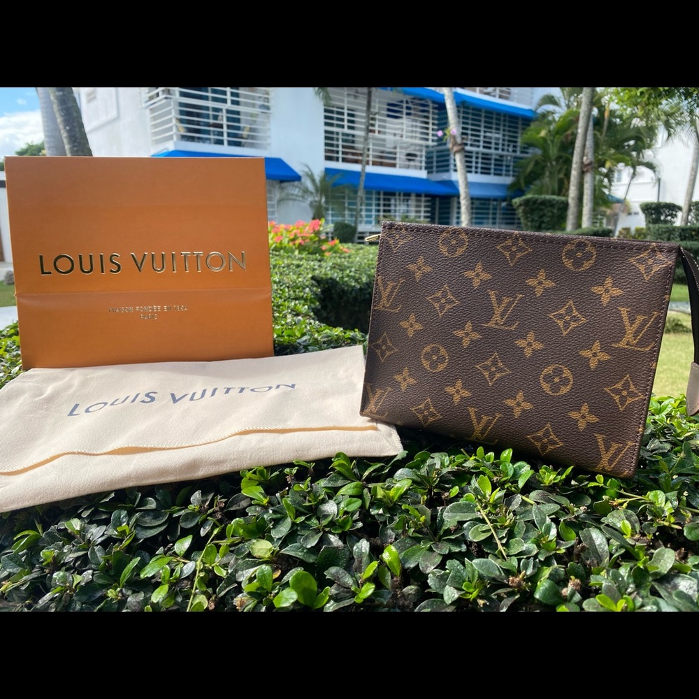 Louis Vuitton monogram Toiletry 19